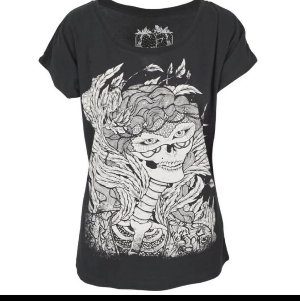 New iron fist skull shirt